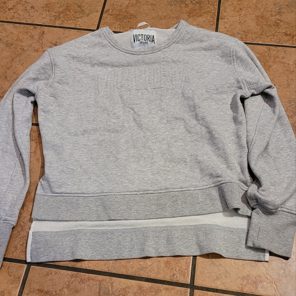 Victoria Sports Long Sleeve! Size: XS